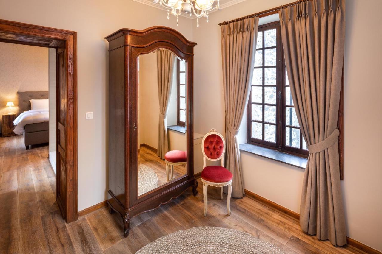 Chateau-Ferme Des Abys Paliseul Bagian luar foto